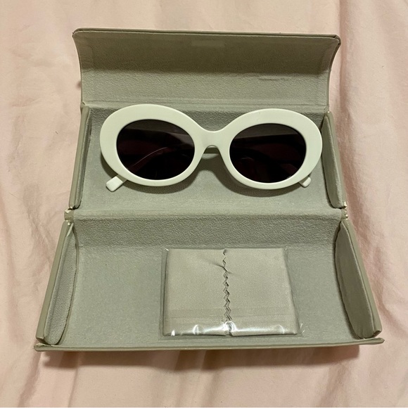 REVOLVE Accessories - Mod White Sunglasses
